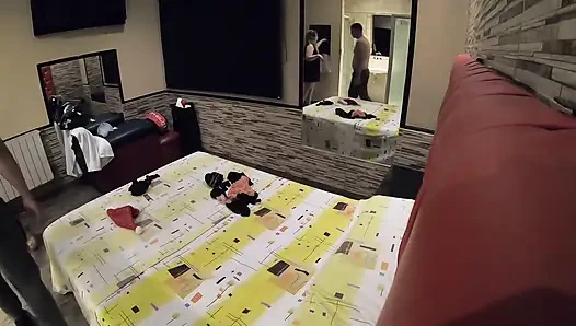 Зрелая женщина занимается сексом с молодым колумбийском мужчиной в Хебуалес