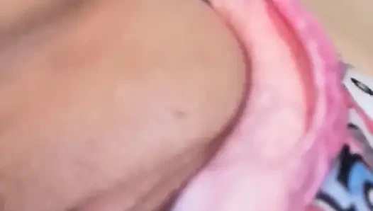 Keinginan berbisik belaian dan provokasi pelan