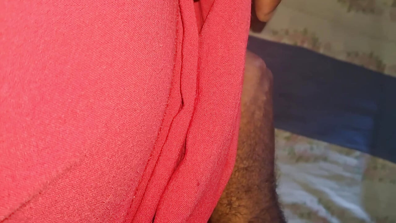 My girlfriend comes to spend the night at my house and takes my dick