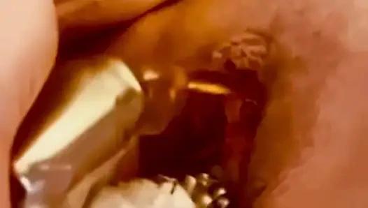 MILF hämmert ihre muschi