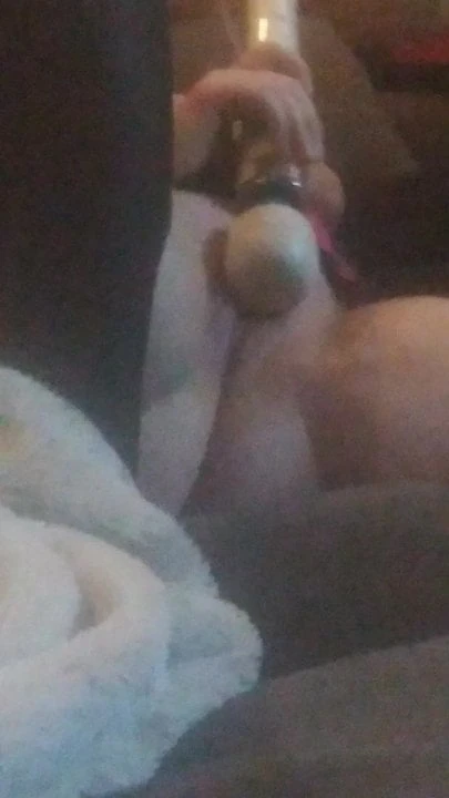 Zeo doing her cam show