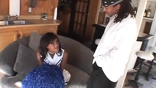 Siyah amigo kız büyük yarak alıyor
