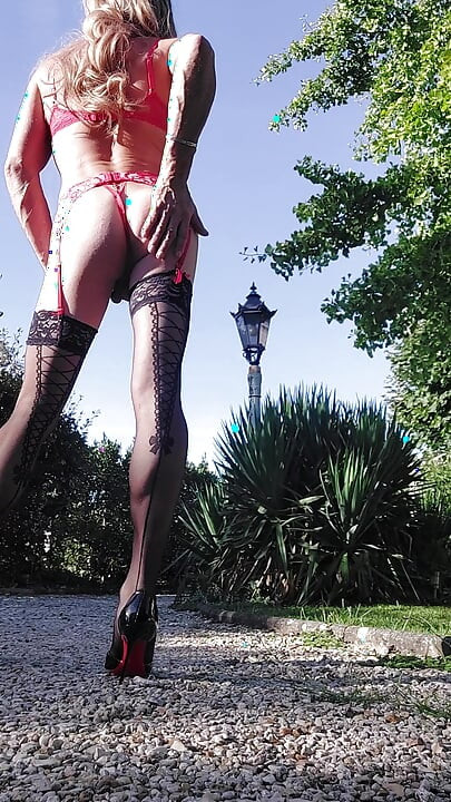 I'm a slut shows me off in lingerie in public in front of strangers