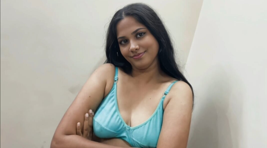 FIRST TIME HOT DESI  ENJOY WITH HER FRIEND