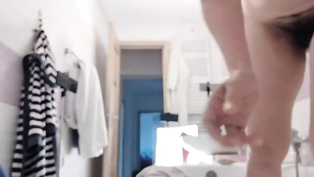 Amatör evli kadın duşta amını tıraş ediyor