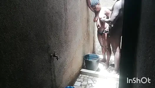 Rasa bercinta di kamar mandi lebih baik. inilah sebabnya diane selalu memilih kamar mandi sebagai tempat pertemuan seksual kami