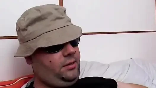Fettes mädchen fickt mit einer sexpuppe und einem echten schwanz