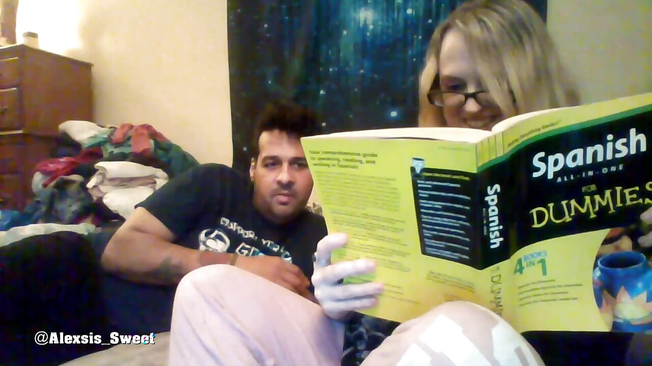 Pelajaran Sepanyol yang dibincangkan oleh Alexsis Sweet dan Mikey Loco