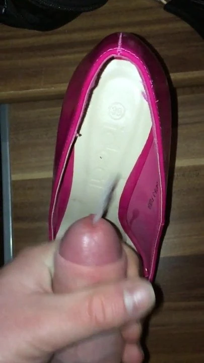 Kommer i rosa högklackade pumpar