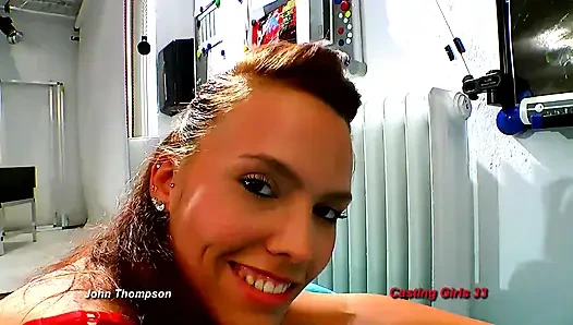 Ggg - cewek semok ini dientot habis-habisan di ruangan casting bokep pertamanya