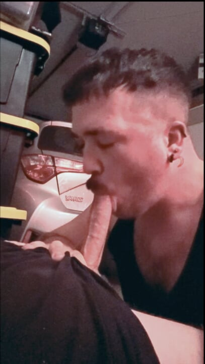 Garage encounter - der kehlenfick von grindr