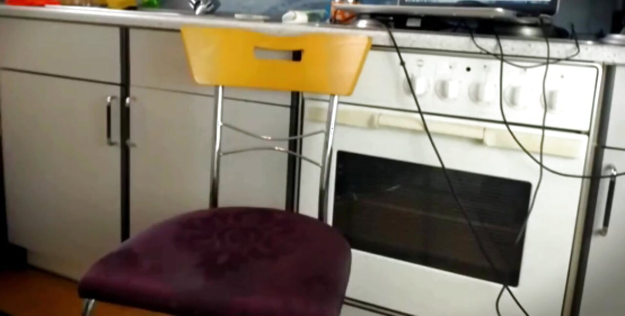 Momentos Íntimos: Desejos Nus na Cozinha Nua
