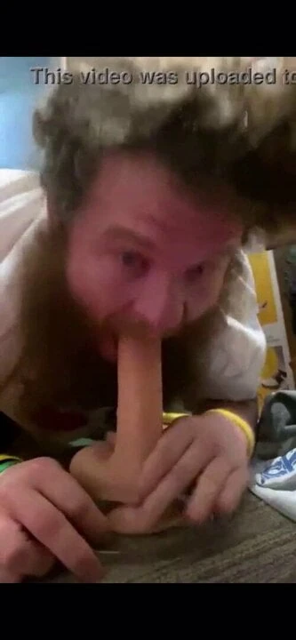 Welebate loves to gag