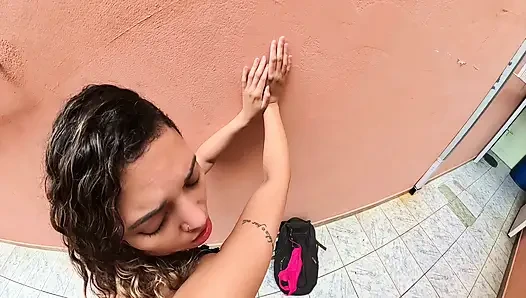 Okul koridorunda bir kız öğrenciyle riskli seks.