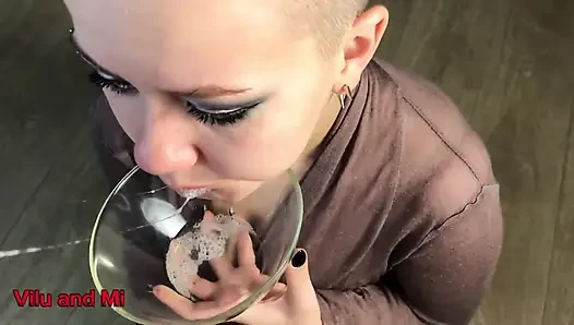 Vilu Vidish için kasede gırtlağına kadar tükürük ve sperm