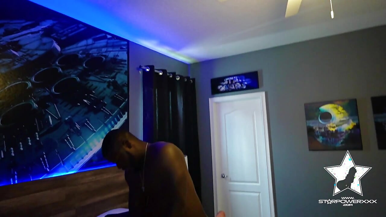 Obožavanje dupeta i jebanje kurca: Ace Hardz i gospođica roze pliš