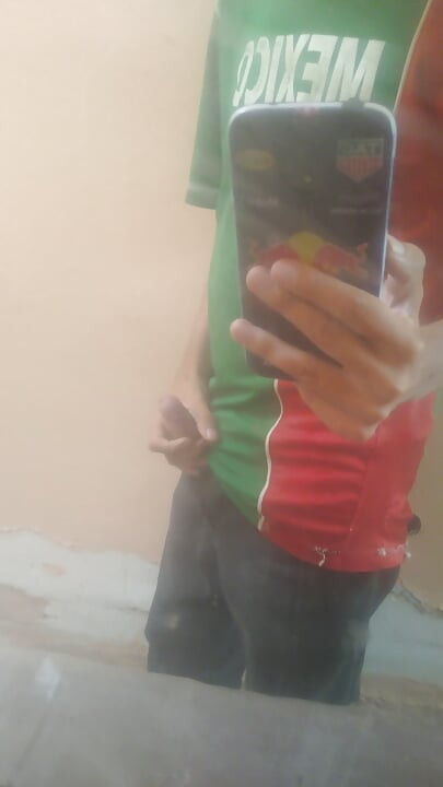 Watch me masturbate with my Mexico sweater on