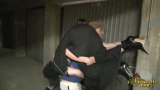 Beurette baisee sauvagement dans un garage par 2 mecs