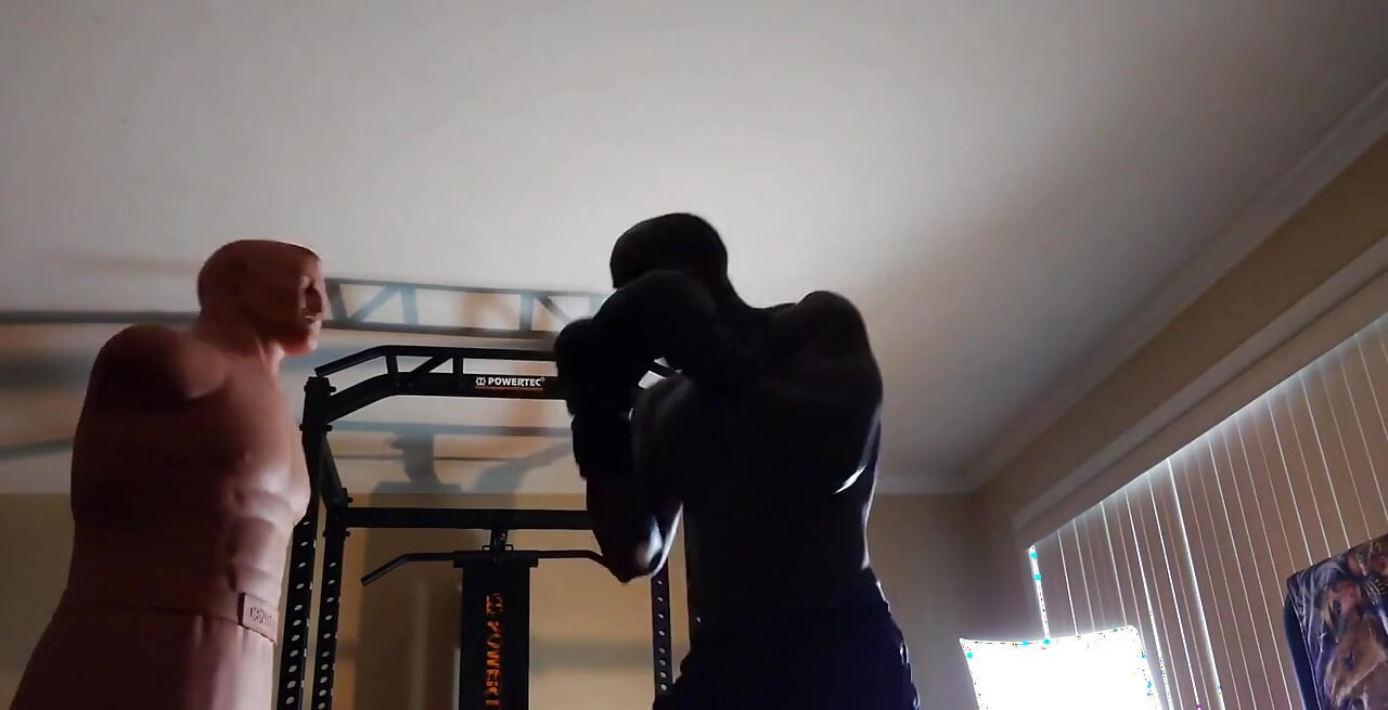 बॉक्सिंग कसरत ग्लायकोजन मनुष्यों में कार्बोहाइड्रेट का भंडारण रूप है। ग्लीकोजन लीवर और कंकाल में संग्रहित है