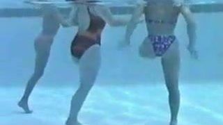 Drei Amputierte schwimmen