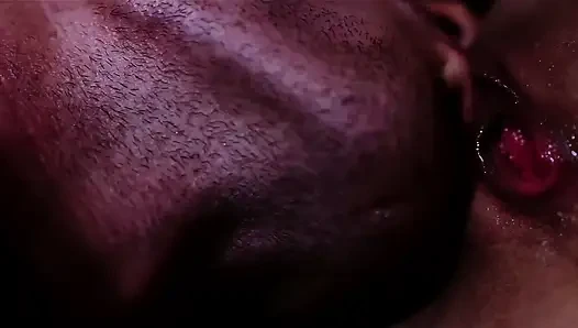 Lexi Ward ve Holly D lastik fetişi keşfeder