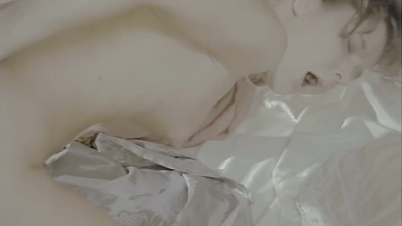 Julia zuigt Romeo's lul en wordt daarna geneukt om ervan te genieten