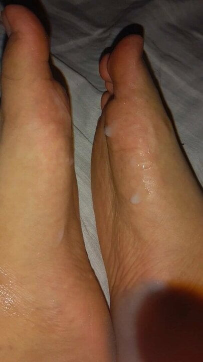 feet with cum