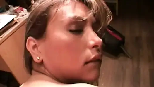 Schöner blowjob für unsere kürzlich entjungfÃ1/4llte freundin