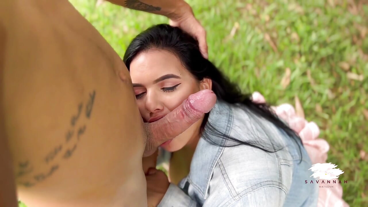 Amateur couple have sex on their first date in the public park - Savannah Watson