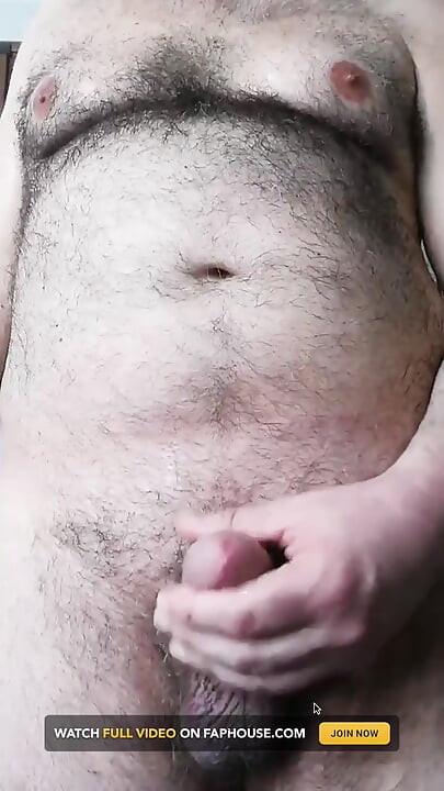 두 시간 동안 포르노 쇼를 본 후 팬 크리스를 위해 사정했어요!