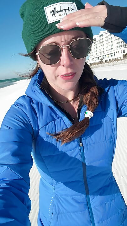 Šetnja po plaži Poziva na brzi orgazam!