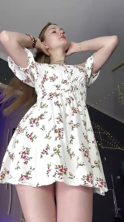 NickiLike 视频