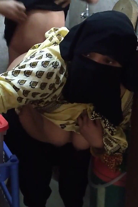 Neighbor Fucks Tamil Muslim Hot Stepaunty While Cooking - Indian Sex