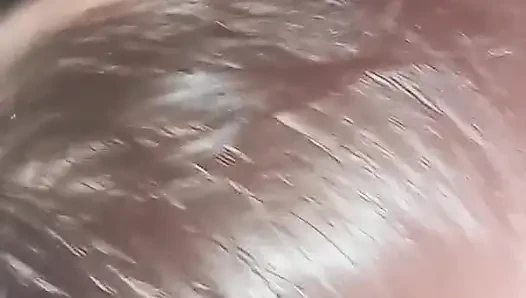 Сосет мой хуй тайком