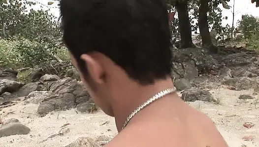 Sulking beach twink sikiliyor