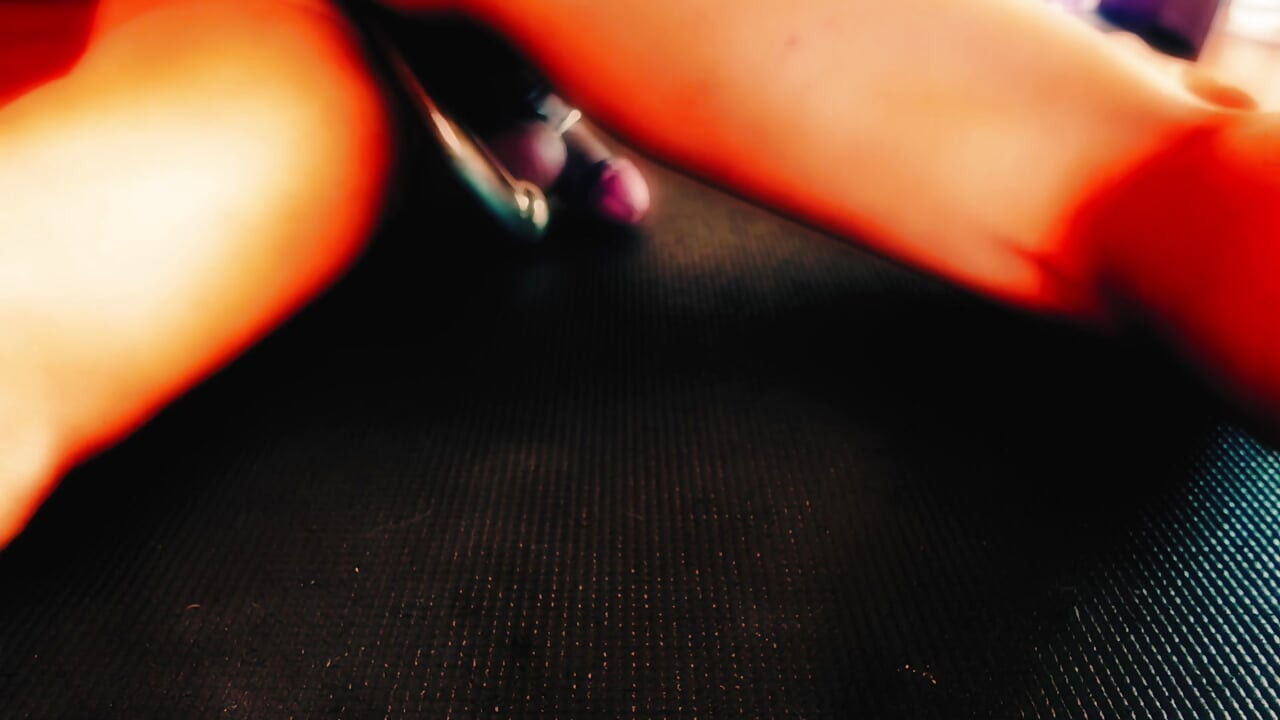 Asmr overlapt met fluisteren en slipje ... Een nacht waarin het instinct van een krostige vrouw niet stopt en keer op keer een hoogtepunt bereikt