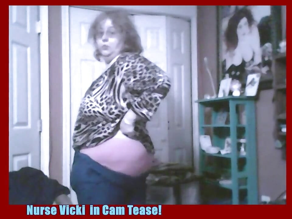 ¡La enfermera Vicki hace las cámaras para ti en su habitación y muestra mis tetas en la sala de estar!