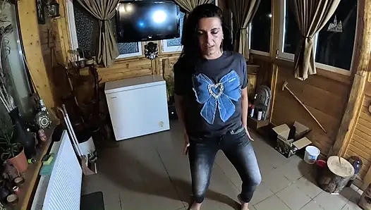 Tante seksi ini nyepong kontol sampai tenggorokan dan toketnya dientot habis-habisan sampai dicrot di dalam