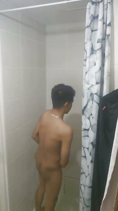 Pinoy Twink Get Hard Under the Shower