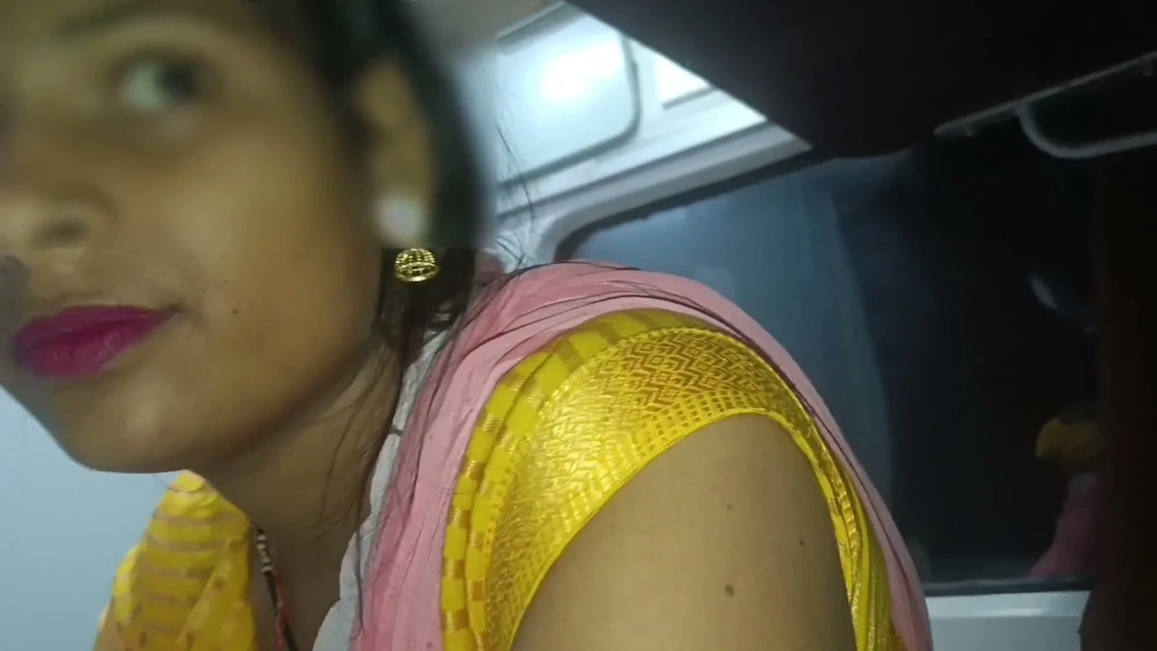 Sister-in-law sucked brother-in-law’s cock on the train and took out water from brother-in-law’s penis for the first time in a moving train.