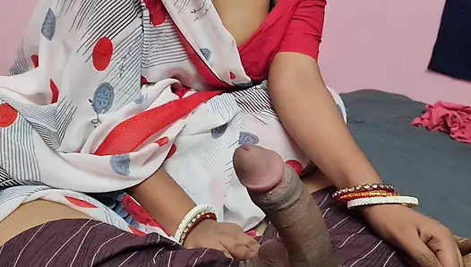 Kakak ipar India menggoda abang iparnya karena suaminya pergi ke angkatan laut selama enam bulan