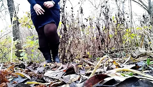 An Evening Dress Doesn't Stop a Mature MILF From Peeing