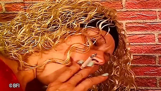 Pleasuring and pissing in vintage