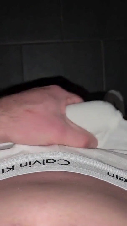 ドイツのマスターがディープフェラを命じる...白いカルバンが倒れて...チンコが滴る音 | クリップ 1