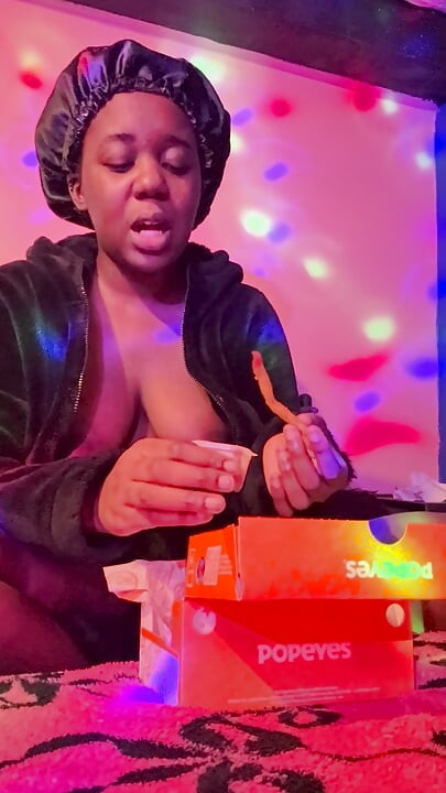 Jedzenie POPEYES Mukbang
