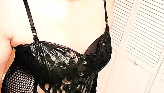 Ts Kandi seksi kadın kılıklı striptizci iç çamaşırıyla dans ediyor pmv