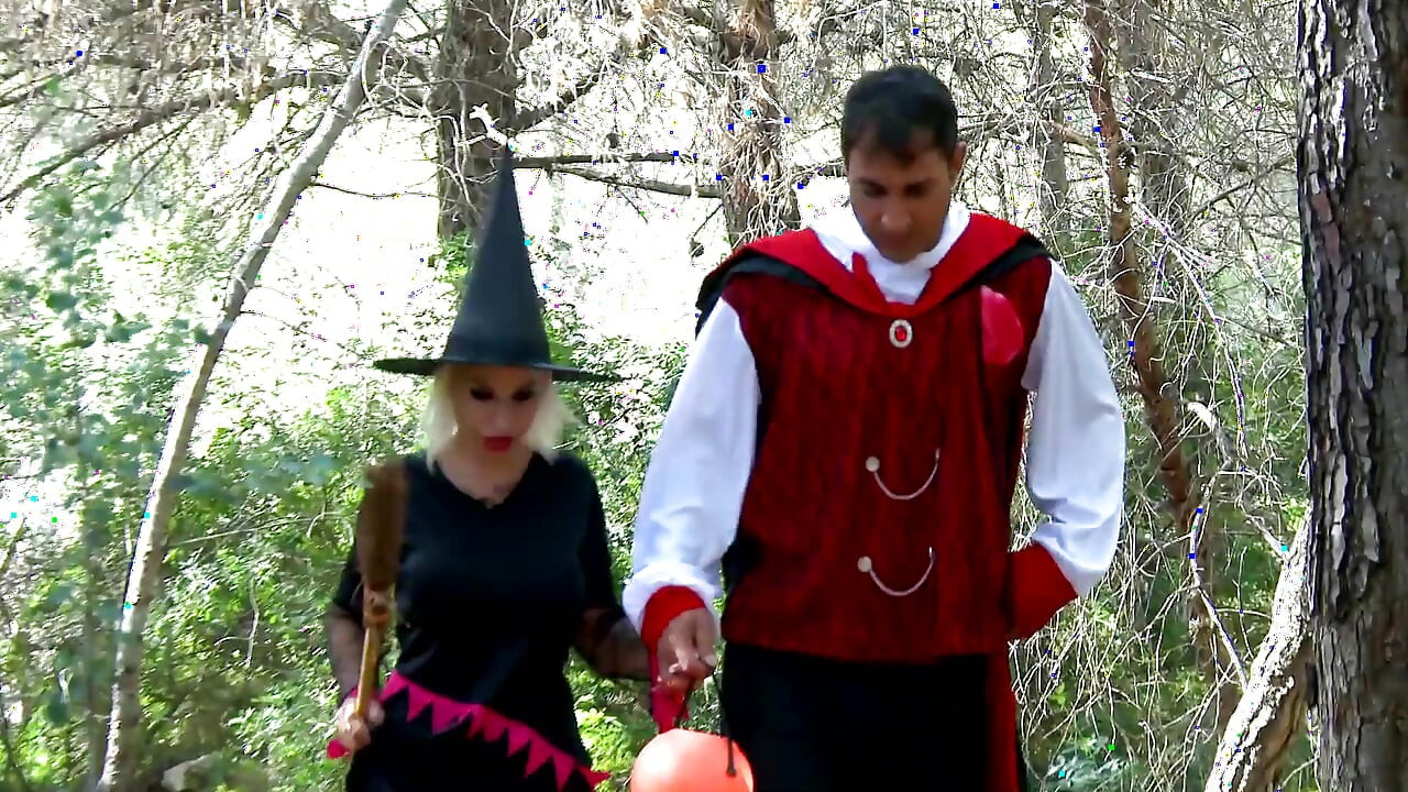 The witch Gina can not only ride the broom