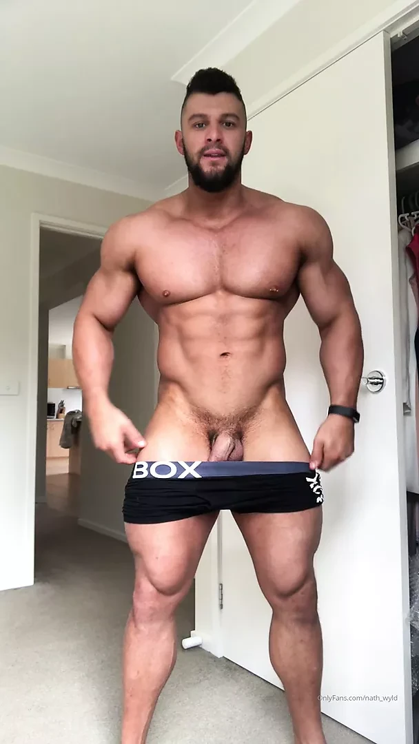 Aussie beefy bodybuilder Nath Wyld teasing
