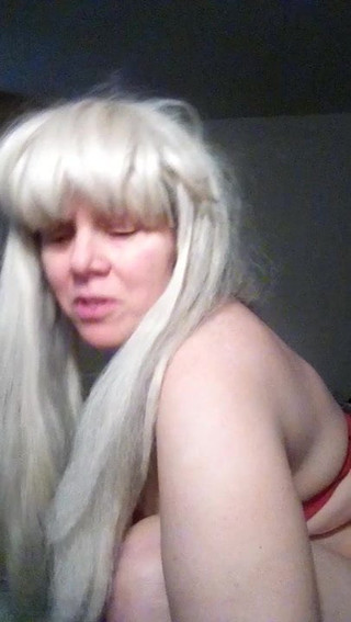 Sexy blonde Brenda justice sings a rock song