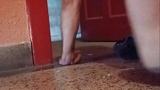 dan pancutan mani bogel di tempat kerja